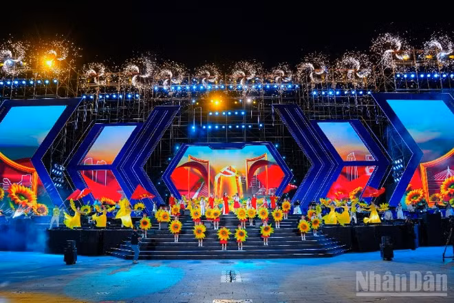 Nhiều tiết mục trong chương trình được đầu tư công phu, mang lại nhiều cảm xúc cho người xem. (Ảnh: ANH ĐÀO)