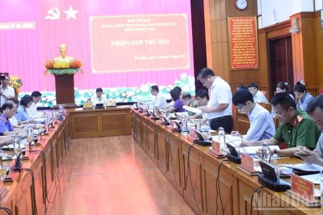 Ban Chỉ đạo phòng chống tham nhũng, lãng phí, tiêu cực thành phố khai mạc phiên họp thứ 2. (Ảnh: ANH ĐÀO) 