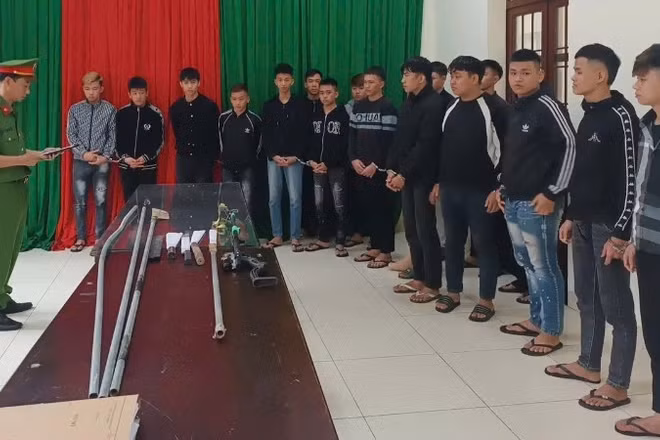 Các đối tượng tại cơ quan Công an. (Ảnh: Công an cung cấp)