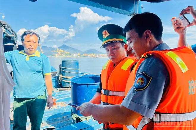 Mục tiêu của đợt ra quân này là gỡ bỏ cảnh báo “thẻ vàng” của Ủy ban châu Âu (EC) trong đợt thanh tra lần thứ 5. (Ảnh: ĐÌNH TĂNG)