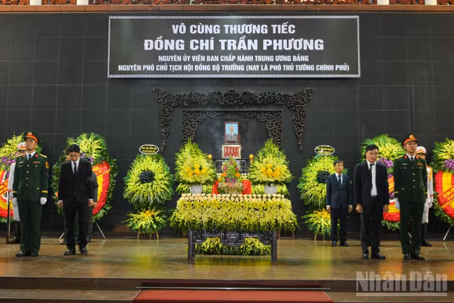 Lễ tang cấp Nhà nước nguyên Phó Chủ tịch Hội đồng Bộ trưởng Trần Phương. (Ảnh THẾ ĐẠI)
