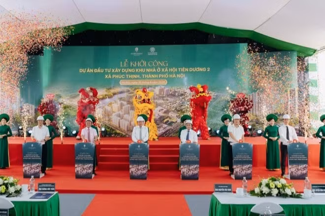 Các đại biểu khởi công dự án nhà ở xã hội Evergreen Premium. (Ảnh: Văn Cường)