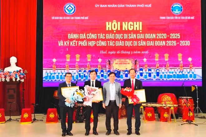 Khen thưởng các tập thể thực hiện tốt công tác giáo dục di sản giai đoạn 2020-2025.