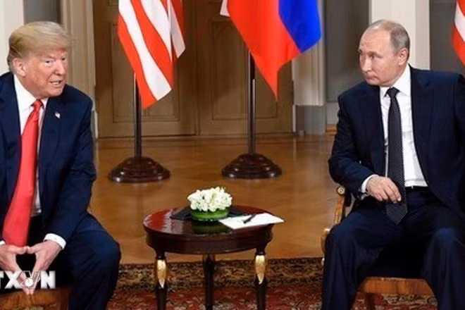 Tổng thống Mỹ Donald Trump và Tổng thống Nga Vladimir Putin (Ảnh: THX/TTXVN)