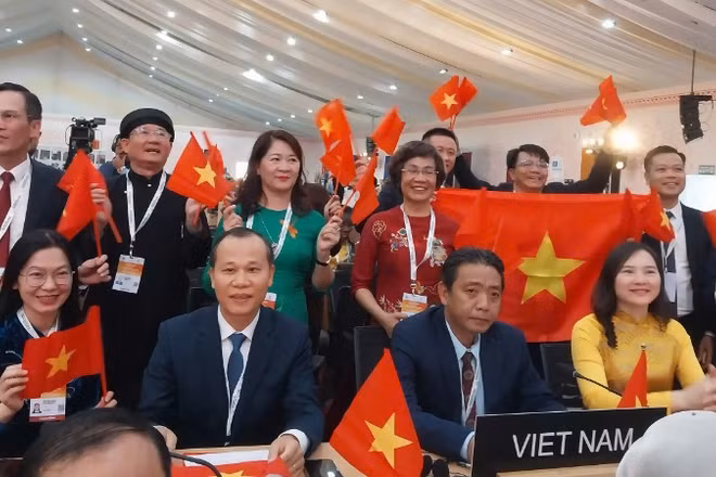 Thay mặt Việt Nam và cộng đồng thực hành di sản Nghề làm tranh dân gian Đông Hồ, Thứ trưởng Văn hóa, Thể thao và Du lịch, Phó Chủ tịch Ủy ban quốc gia UNESCO Việt Nam Hoàng Đạo Cương và Phó Chủ tịch Thường trực Ủy ban nhân dân tỉnh Bắc Ninh Mai Sơn đã phát biểu đáp từ và cam kết thực hiện những giải pháp bảo tồn, phát huy giá trị di sản sau khi được ghi danh.
