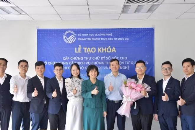Lễ tạo khóa cấp chứng thư chữ ký số gốc cho Tổ chức cung cấp dịch vụ chứng thực điện tử quốc gia.