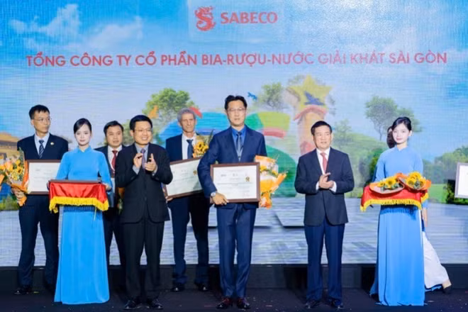 SABECO được vinh danh trong top 10 CSI 2025.