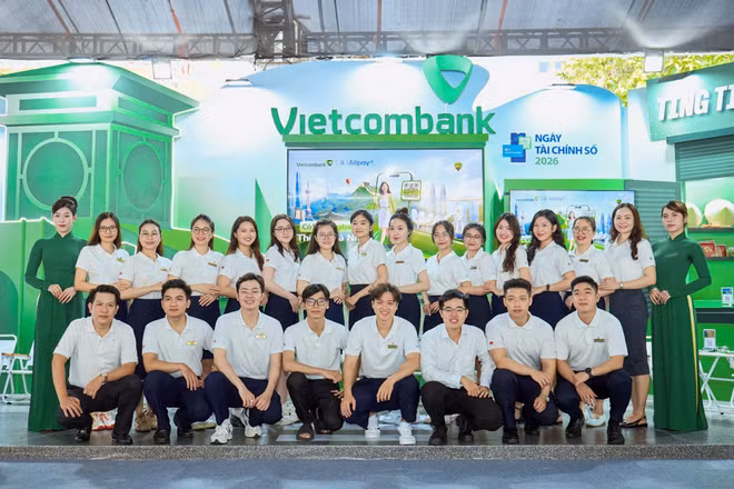 Không gian trải nghiệm của Vietcombank giới thiệu hệ sinh thái giải pháp số dành cho khách hàng cá nhân, hộ kinh doanh và doanh nghiệp, nổi bật là VCB Digibank phiên bản Hộ kinh doanh và giải pháp thanh toán VCB OneQR
