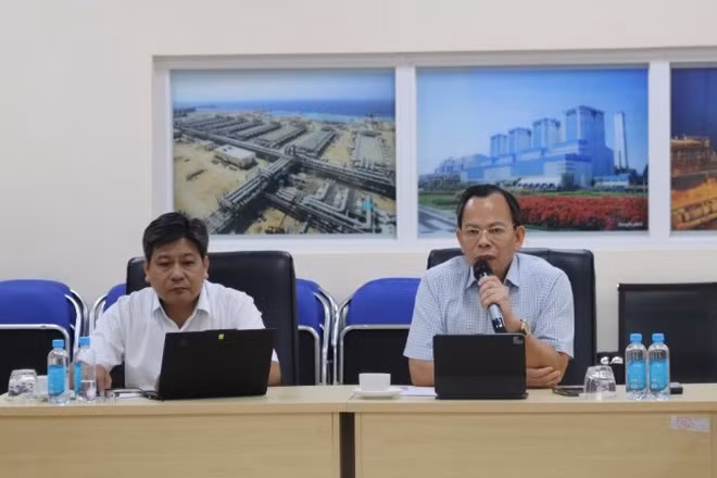 Giám đốc Nhà máy Nhiệt điện Vĩnh Tân 4 Vũ Thanh Hải phát biểu chỉ đạo tại hội nghị.