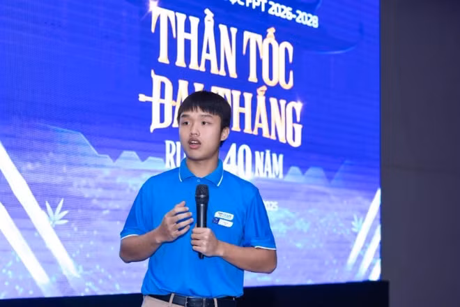 Võ Bá Thông, học sinh Trường Hy Vọng tham gia câu lạc bộ robotics và nuôi ước mơ trở thành kỹ sư.