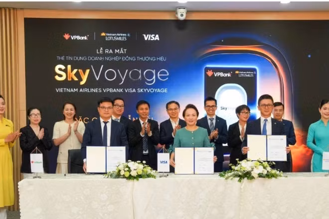 Lễ ra mắt thẻ đồng thương hiệu Vietnam Airlines VPBank Visa SkyVoyage đánh dấu bước mở rộng hợp tác giữa Vietnam Airlines, VPBank và Visa sang phân khúc khách hàng doanh nghiệp.