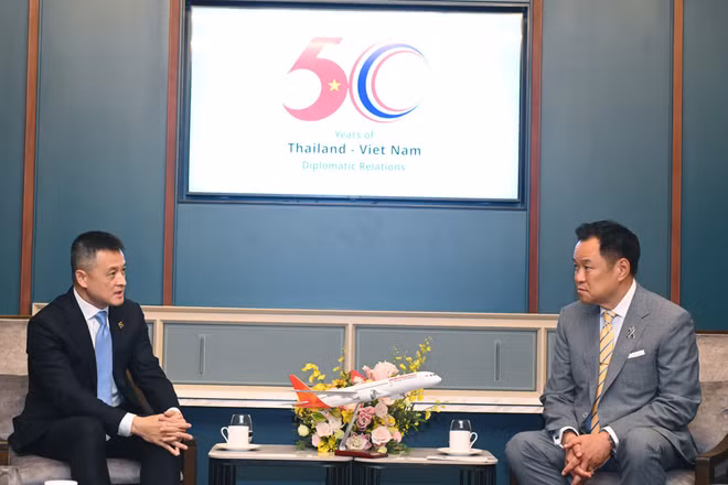 Thủ tướng Thái Lan Anutin Charnvirakul tại buổi gặp gỡ với lãnh đạo Tập đoàn Sun Group.