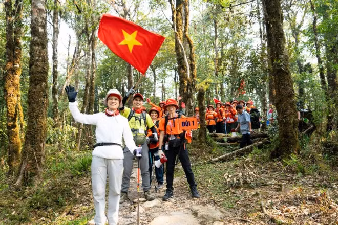 Thạc sĩ tâm lý Nguyễn Thị Lanh cùng đoàn Minh Trí Thành trên hành trình bứt phá bản thân.