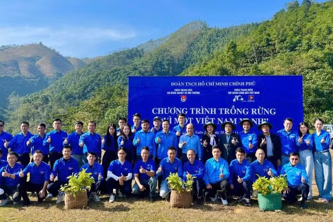 Mỗi cây xanh được trồng là một "lá chắn" bảo vệ hệ sinh thái, thể hiện tinh thần xung kích của tuổi trẻ trong phục hồi rừng đầu nguồn và xanh hóa đất nước.