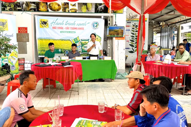 Hội thảo tổng kết mô hình “Hành trình xanh-Đất khỏe, cây trồng khỏe” tại Hợp tác xã Nông nghiệp Thuận Phú (xã Thạnh Mỹ Tây, tỉnh An Giang), nhằm đánh giá hiệu quả giải pháp nâng pH đất phèn, giảm chi phí sản xuất lúa hè thu 2026. (Nguồn ảnh: Bình Điền)