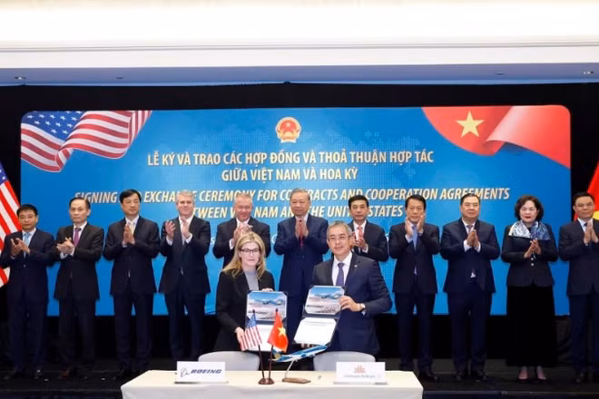Vietnam Airlines ký kết mua 50 tàu bay thân hẹp Boeing 737-8 tại Washington, D.C. Hoa Kỳ dưới sự chứng kiến của Tổng Bí thư Tô Lâm và đoàn đại biểu cấp cao Việt Nam.