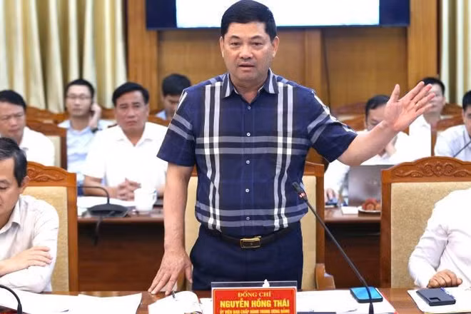 Bí thư Tỉnh ủy Bắc Ninh Nguyễn Hồng Thái phát biểu tại buổi làm việc.
