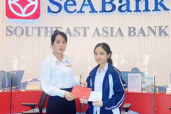 Em Thảo trong ngày nhận học bổng khởi nghiệp từ Quỹ SeADreams.