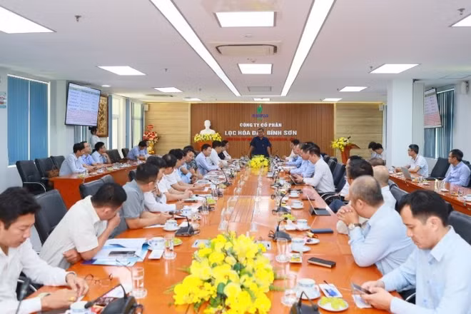 Toàn cảnh buổi làm việc của Bí thư Tỉnh ủy Quảng Ngãi Hồ Văn Niên với BSR.