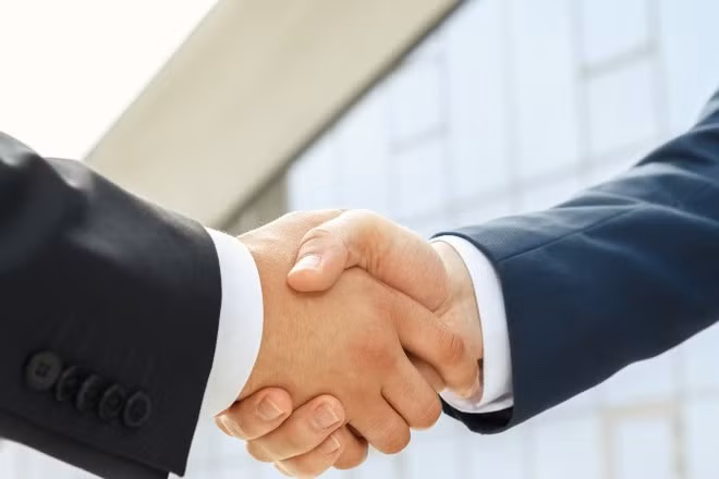 Sau khi giao dịch hoàn tất, Tập đoàn Tài chính Manulife sẽ tập trung trọn vẹn nguồn lực vào việc phục vụ khách hàng tại Việt Nam thông qua hoạt động kinh doanh cốt lõi tại Manulife Việt Nam.
