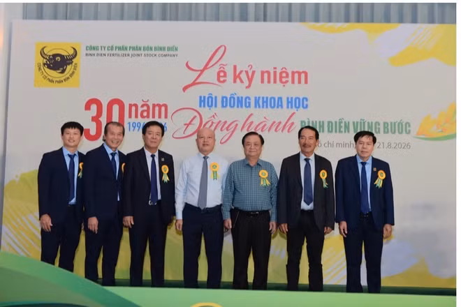 Các lãnh đạo Trung ương, địa phương, trung tâm, hiệp hội, viện, trường và khách quốc tế tham dự Lễ kỷ niệm.