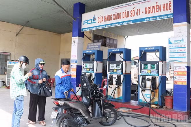 Hoạt động kinh doanh xăng, dầu tại phường Long Châu, tỉnh Vĩnh Long ổn định.