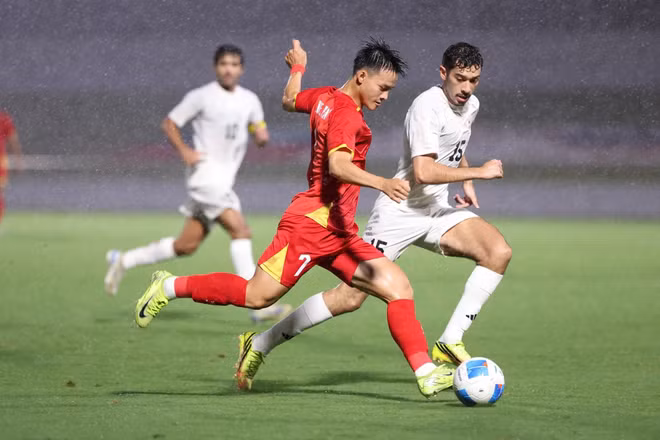 Tiền đạo Nguyễn Thanh Nhàn thiếu một chút may mắn để mang về bàn thắng cho U23 Việt Nam tại ASIAD 20.