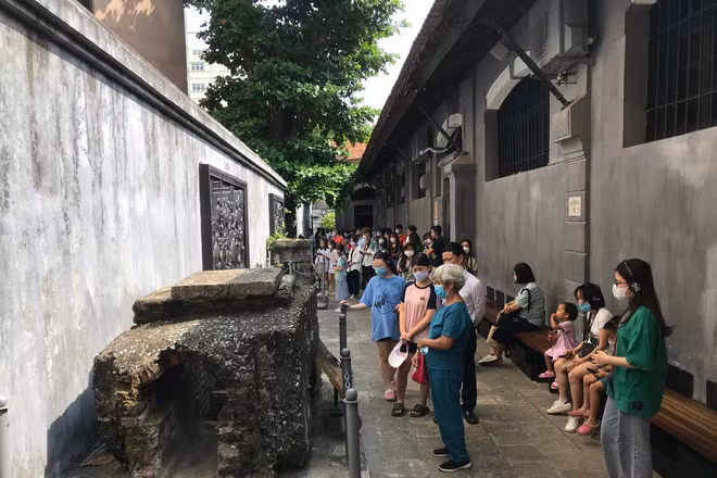 Di sản lịch sử, văn hóa tại Nhà tù Hỏa Lò (Hà Nội) được khai thác hiệu quả vào hoạt động tham quan, du lịch.