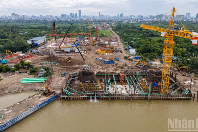 Dự án cầu Tứ Liên được kỳ vọng mở rộng không gian phát triển đô thị, kết nối hai bờ sông Hồng và tạo diện mạo mới cho Thủ đô Hà Nội trong tương lai.