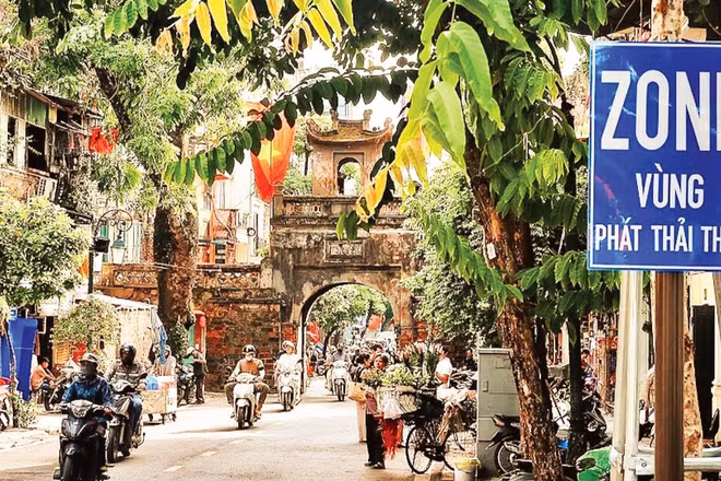 Vùng phát thải thấp tại khu vực phố Ô Quan Chưởng, một trong những điểm cửa ngõ vào khu phố cổ Hà Nội. (Ảnh: PHẠM TUẤN ANH)