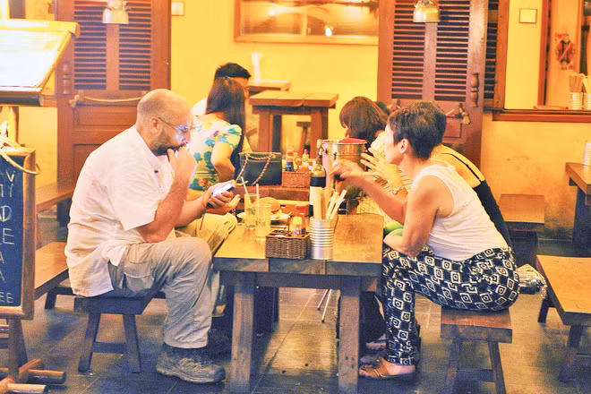 Quán ăn nhỏ ở Hội An. Ảnh: Nam Anh