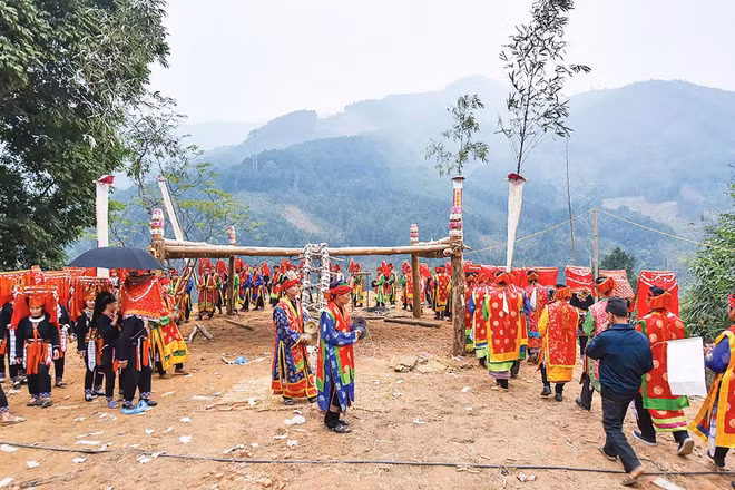 Lễ cấp sắc của người Dao Đỏ xã Mỏ Vàng, tỉnh Lào Cai tạo điểm nhấn du lịch hấp dẫn.