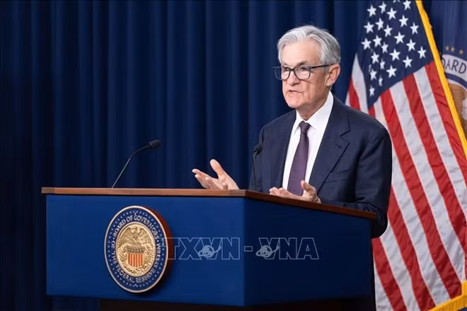 Chủ tịch Fed Jerome Powell phát biểu tại một cuộc họp báo ở Washington, DC. (Ảnh: THX/TTXVN)