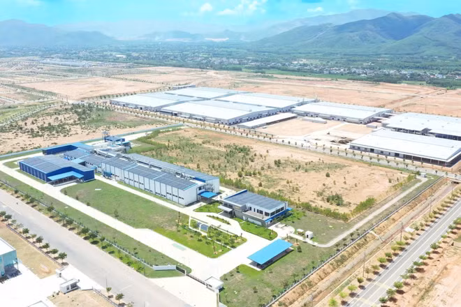 Gia Lai hỗ trợ doanh nghiệp trên địa bàn từng bước tiếp cận các tiêu chuẩn ESG phù hợp thực tiễn địa phương. Trong ảnh: Becamex VSIP Bình Định cam kết xây dựng hạ tầng xanh, hình thành nền tảng ESG dùng chung.
