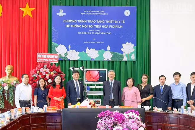 Lễ tiếp nhận hệ thống nội soi tiêu hóa. 