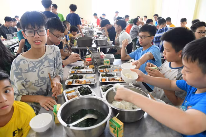 Bữa ăn học đường - vấn đề được xã hội quan tâm. Ảnh | Thành Đạt