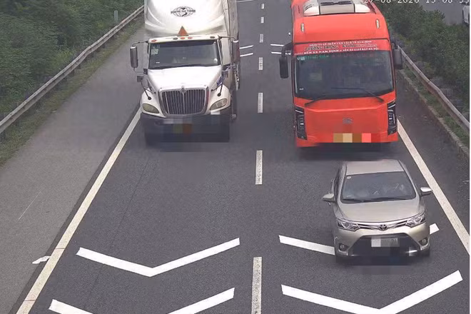 Chiếc xe khách vi phạm về giữ khoảng cách. Nguồn: Cục Cảnh sát giao thông