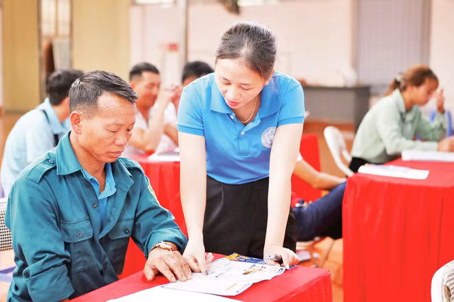 Hoạt động tuyên truyền người dân tham gia BHXH tự nguyện.