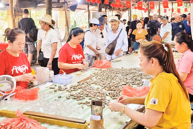 Tạo dựng cơ hội sinh kế và nâng cao thu nhập là chìa khóa duy nhất để tháo gỡ bẫy già hóa dân số tại miền tây. Ảnh trong bài: Hải Nam