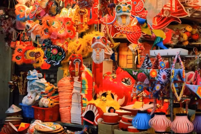 “Hàng Mã lên đèn là anh em lên đồ!”, lời kêu gọi khiến không một bạn trẻ nào muốn đứng ngoài xu hướng.