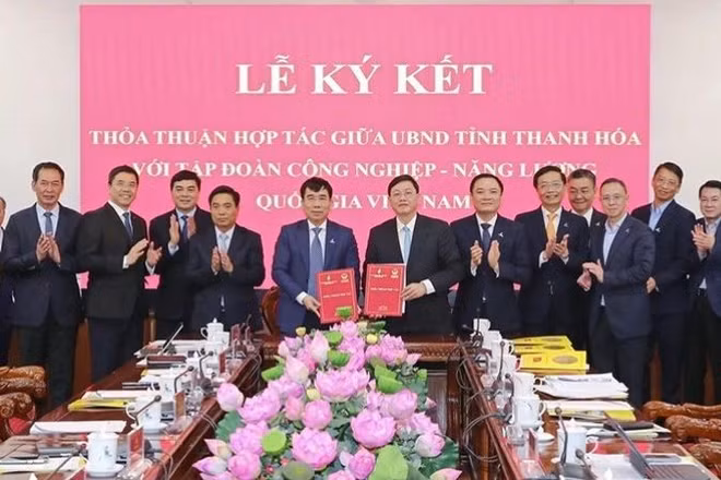 Tỉnh Thanh Hóa và Tập đoàn Công nghiệp-Năng lượng quốc gia Việt Nam ký thỏa thuận hợp tác.