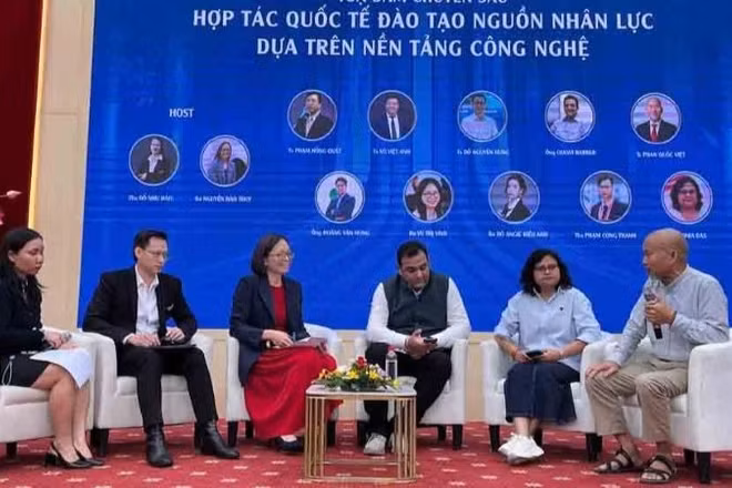 Các đại biểu tham gia phần tọa đàm tại hội thảo. (Ảnh: MINH TRUNG)