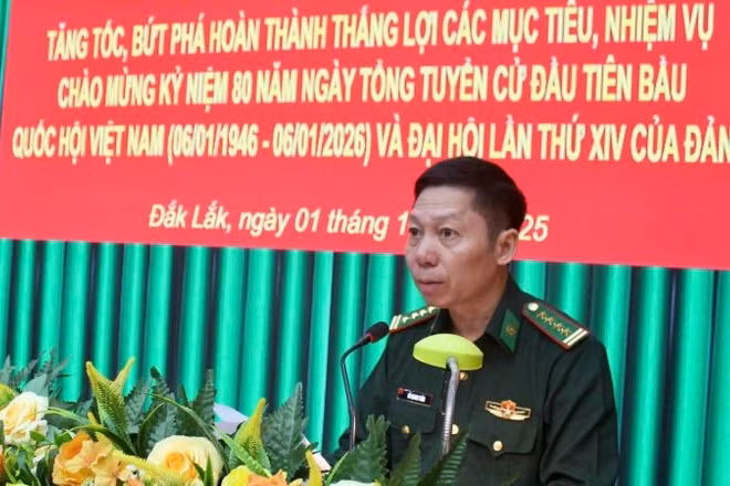 Đại tá Đỗ Quang Thấm, Phó Chính ủy Bộ Chỉ huy Quân sự tỉnh kiêm Chính ủy Ban Chỉ huy Bộ đội Biên phòng tỉnh Đắk Lắk phát động thi đua.