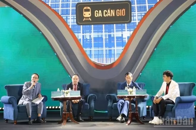 Các diễn giả tham dự sự kiện. (Ảnh: PV)