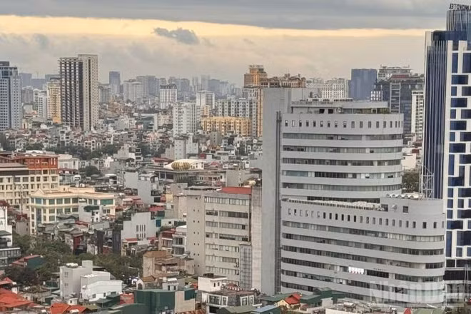 Phân khúc cao tầng vẫn giữ vai trò trụ cột trong thị trường Hà Nội. (Ảnh: THU HÀ)