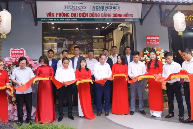 Lễ cắt băng khai trương Văn phòng đại diện Tạp chí Hữu cơ Việt Nam khu vực Đồng bằng sông Hồng tại thành phố Hải Phòng.