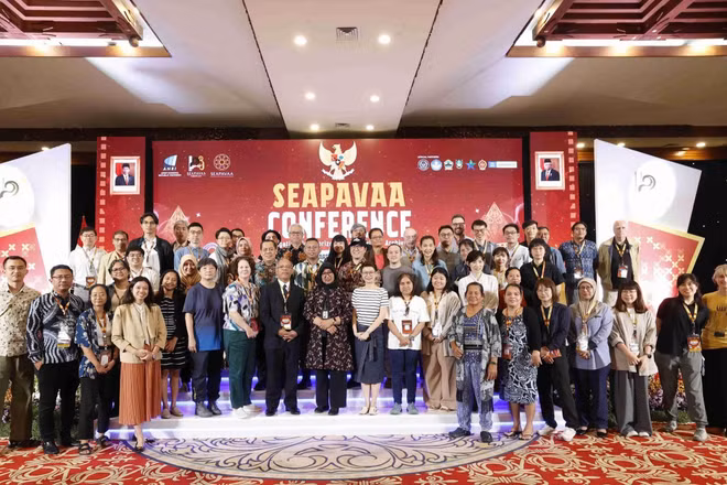 Đại diện các đoàn chụp ảnh lưu niệm tại SEAPAVAA lần thứ 30.