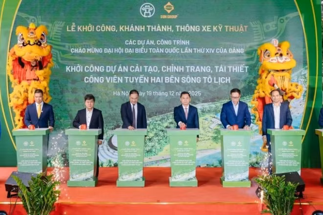 Các đại biểu thực hiện nghi Lễ khởi công dự án.