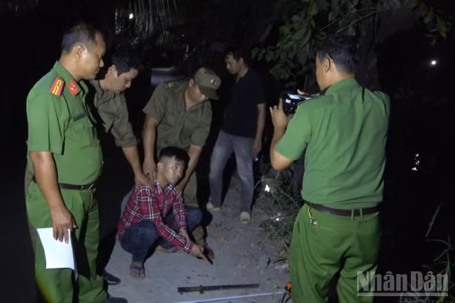 Một trong những đối tượng đã bị bắt giữ sau khi gây án.