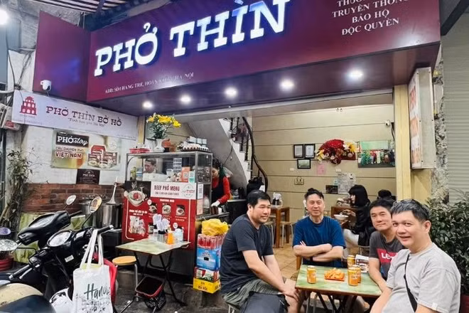 Với nhiều thương hiệu nổi tiếng, phở Hà Nội vừa là món quà đặc trưng, vừa là di sản văn hóa giá trị.